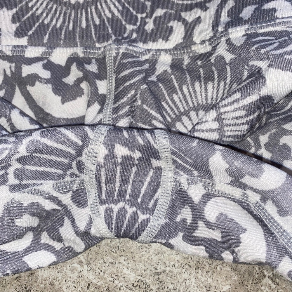 Lululemon Wunder Under Beachy fossil floral Cropped Leggings Size 2 - Picture 4 of 8